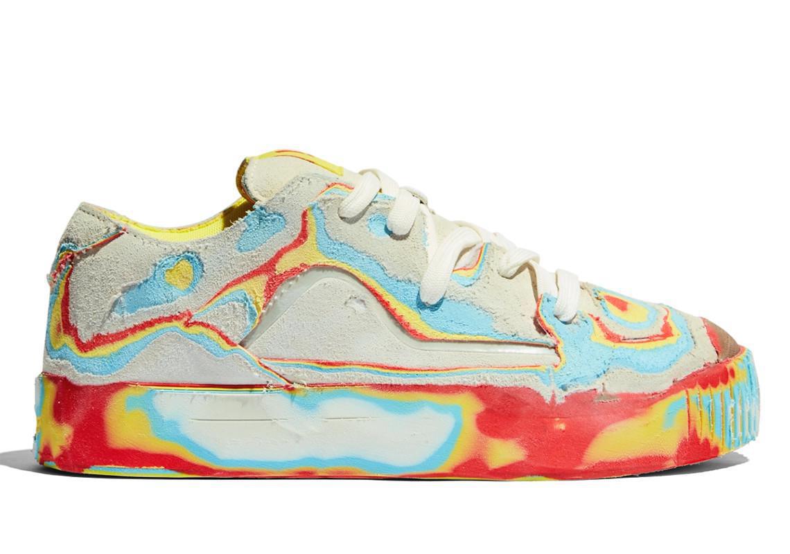 De nombreuses couches colorées composent le MSCHF Gobstomper "Jimmy Fallon Edition". De nombreuses couches colorées composent le MSCHF Gobstomper "Jimmy Fallon Edition".