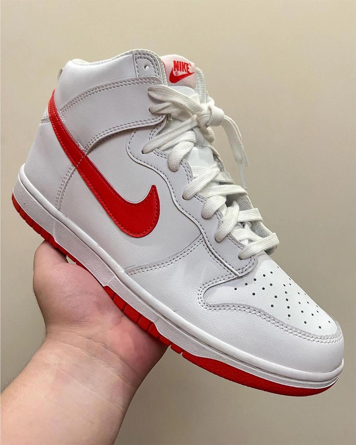 Un échantillon de Nike Dunk High en "blanc/rouge" apparaît avant la sortie de 2023
