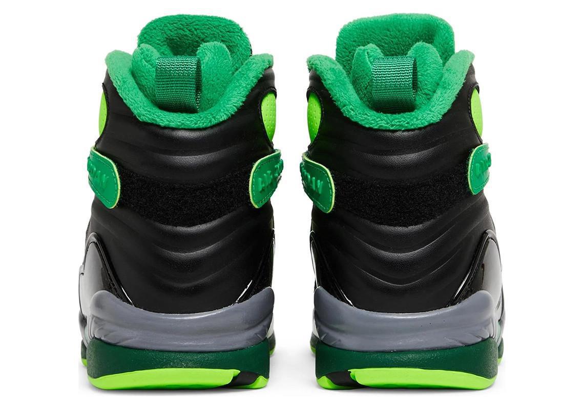 400 paires de cet Air Jordan 8 "Oregon" PE seront bientôt mis aux enchères 400 paires de cet Air Jordan 8 "Oregon" PE seront bientôt mis aux enchères