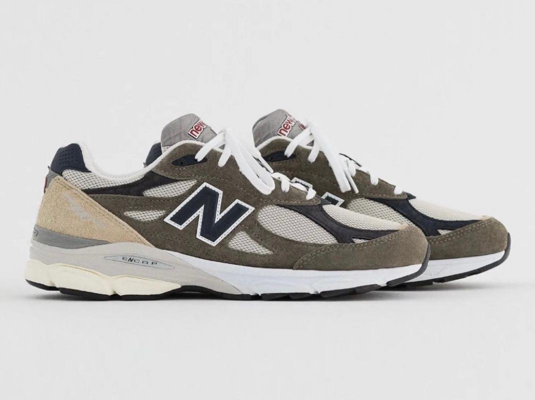 Cette New Balance 990v3 fabriquée aux États-Unis est prête pour l'automne 2022.