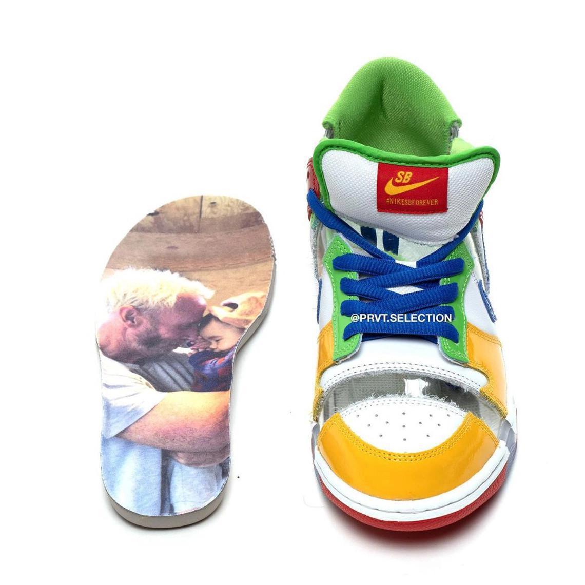 Nike SB et eBay sont littéralement en train de recoller les morceaux de leur Dunk Low. Nike SB et eBay sont littéralement en train de recoller les morceaux de leur Dunk Low.