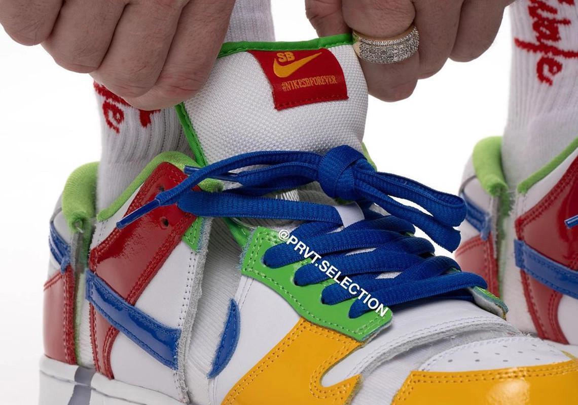 Nike SB et eBay sont littéralement en train de recoller les morceaux de leur Dunk Low. Nike SB et eBay sont littéralement en train de recoller les morceaux de leur Dunk Low.