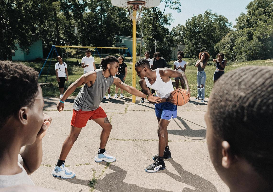 Social Status poursuit son histoire estivale avec la Nike Air Max Penny 2″ Playground".