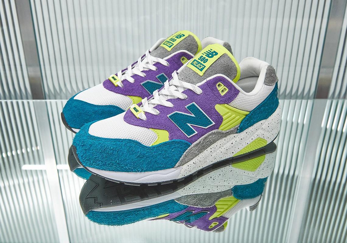 Pour leur première collaboration, Palace et New Balance réintroduisent la 580. Pour leur première collaboration, Palace et New Balance réintroduisent la 580.