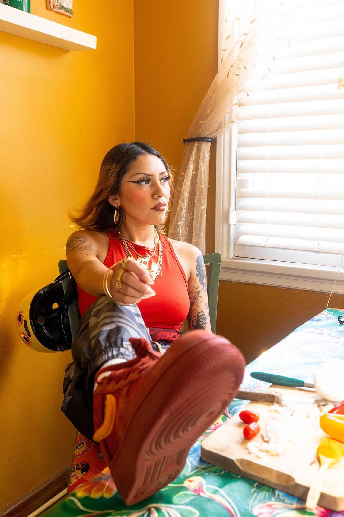 La collection Nike pour le mois du patrimoine hispanique comprend l'Air Force 1 et l'Air Trainer 1 "La Familia". La collection Nike pour le mois du patrimoine hispanique comprend l'Air Force 1 et l'Air Trainer 1 "La Familia".