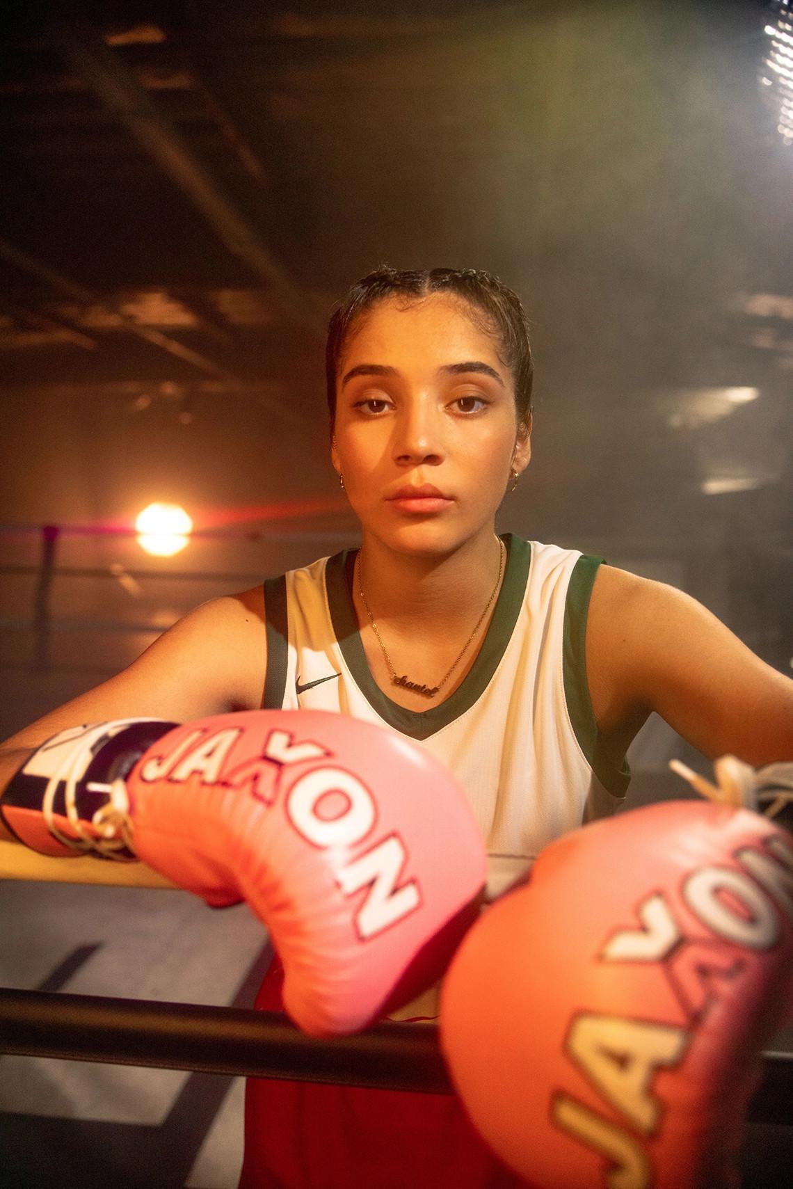 La collection Nike pour le mois du patrimoine hispanique comprend l'Air Force 1 et l'Air Trainer 1 "La Familia". La collection Nike pour le mois du patrimoine hispanique comprend l'Air Force 1 et l'Air Trainer 1 "La Familia".