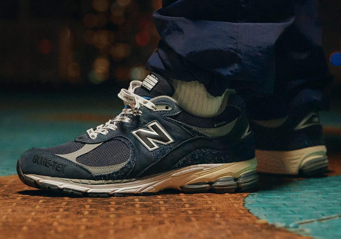 N.HOOLYWOOD, INVINCIBLE et New Balance dévoilent officiellement la 2002R GTX "Blue Moon". N.HOOLYWOOD, INVINCIBLE et New Balance dévoilent officiellement la 2002R GTX "Blue Moon".
