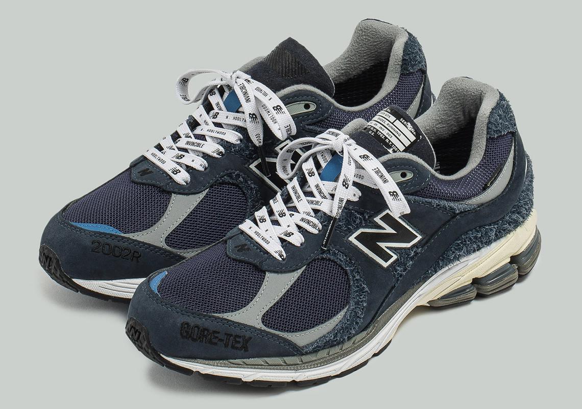 N.HOOLYWOOD, INVINCIBLE et New Balance dévoilent officiellement la 2002R GTX "Blue Moon". N.HOOLYWOOD, INVINCIBLE et New Balance dévoilent officiellement la 2002R GTX "Blue Moon".