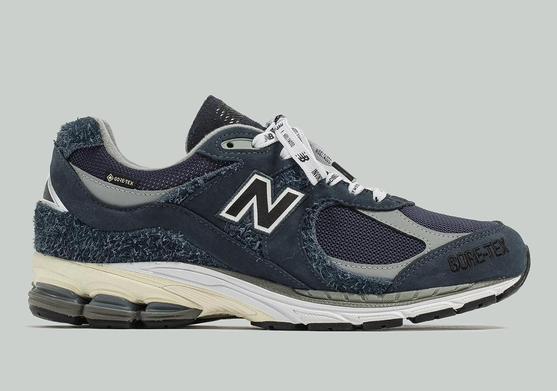 N.HOOLYWOOD, INVINCIBLE et New Balance dévoilent officiellement la 2002R GTX "Blue Moon". N.HOOLYWOOD, INVINCIBLE et New Balance dévoilent officiellement la 2002R GTX "Blue Moon".