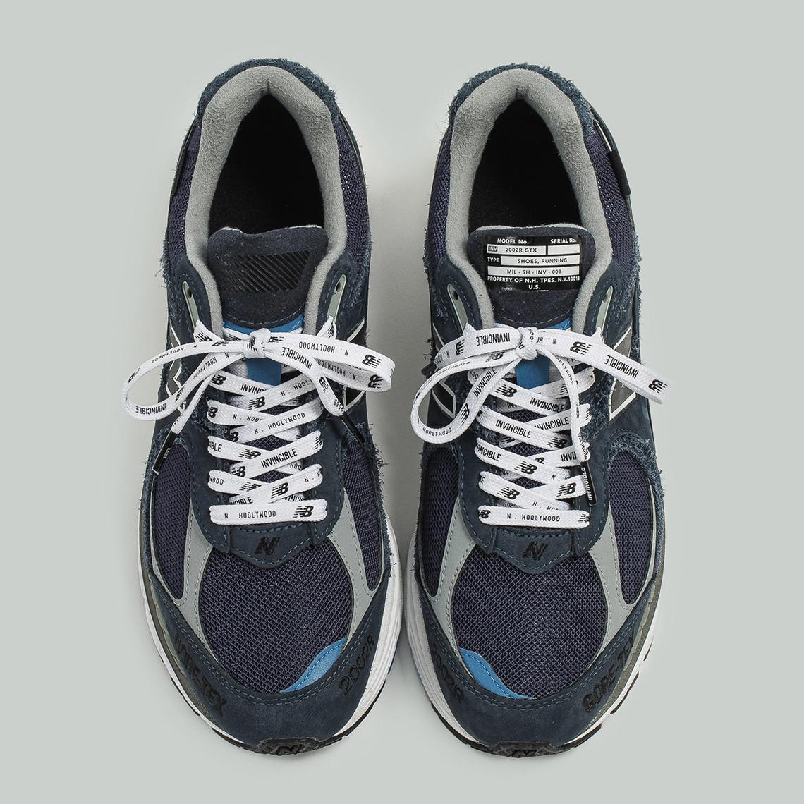 N.HOOLYWOOD, INVINCIBLE et New Balance dévoilent officiellement la 2002R GTX "Blue Moon". N.HOOLYWOOD, INVINCIBLE et New Balance dévoilent officiellement la 2002R GTX "Blue Moon".