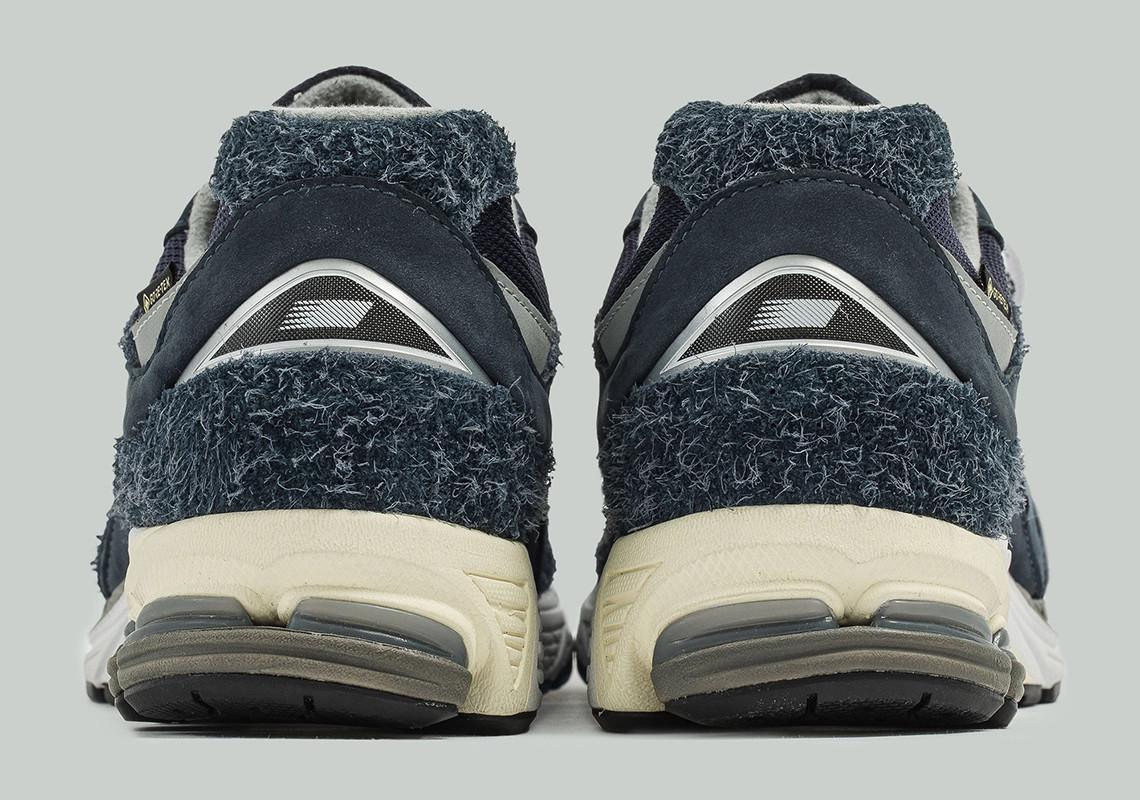 N.HOOLYWOOD, INVINCIBLE et New Balance dévoilent officiellement la 2002R GTX "Blue Moon".