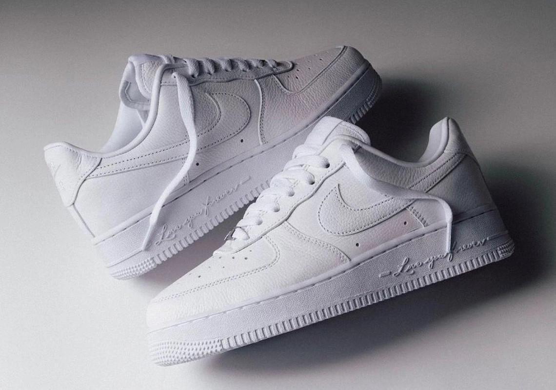 La version NOCTA x Nike Air Force 1 "Certified Lover Boy" de Drake est attendue pour les fêtes de fin d'année. La version NOCTA x Nike Air Force 1 "Certified Lover Boy" de Drake est attendue pour les fêtes de fin d'année.