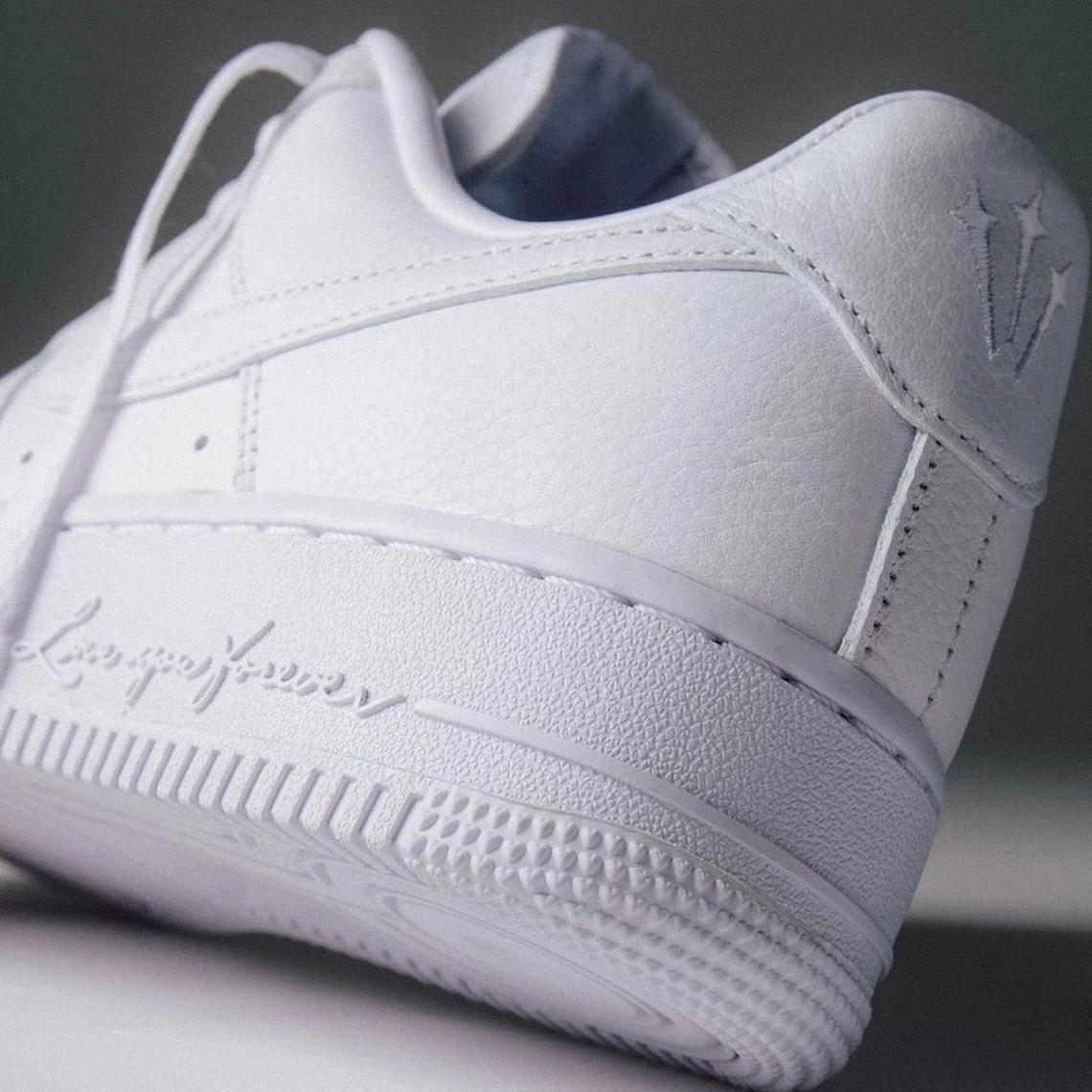 La version NOCTA x Nike Air Force 1 "Certified Lover Boy" de Drake est attendue pour les fêtes de fin d'année. La version NOCTA x Nike Air Force 1 "Certified Lover Boy" de Drake est attendue pour les fêtes de fin d'année.