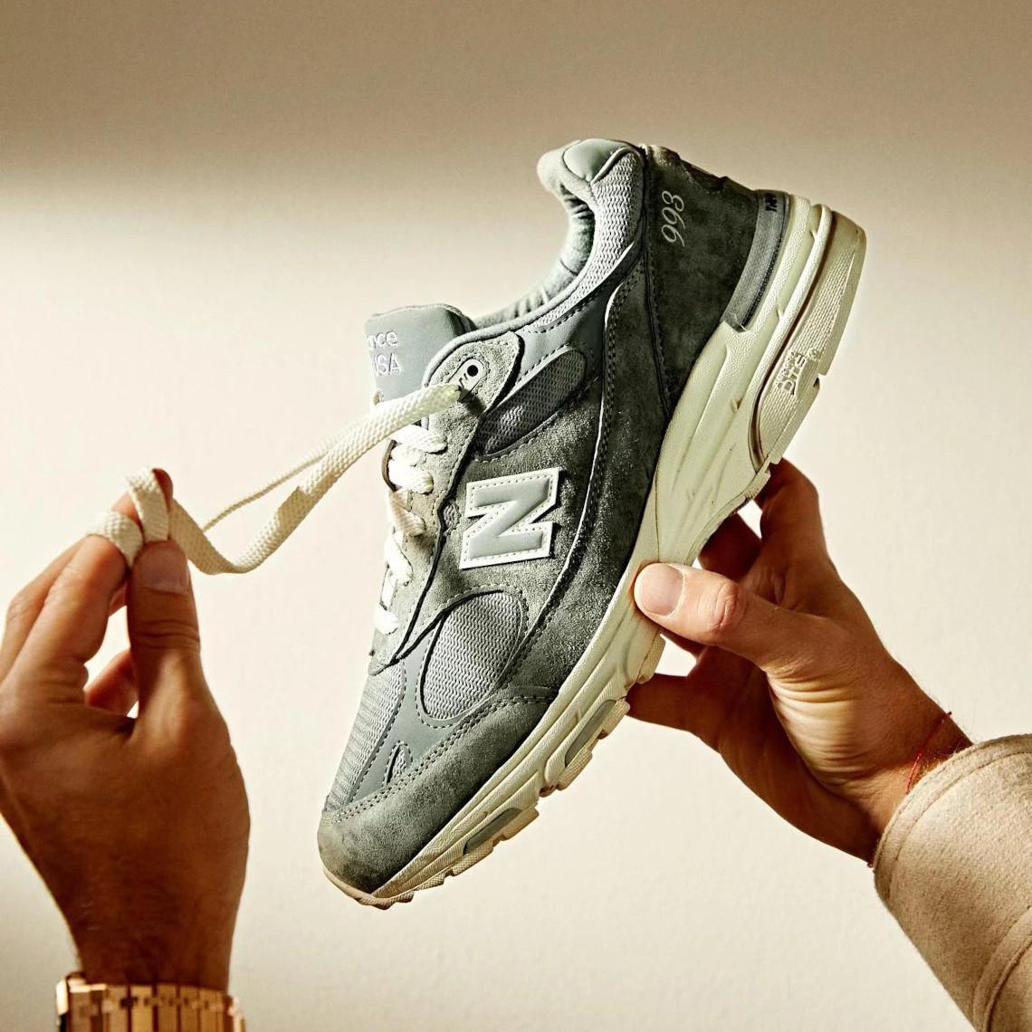 Ronnie Fieg confirme que les New Balance 993 et 2002R "Pistachio" seront disponibles pour le Black Friday. Ronnie Fieg confirme que les New Balance 993 et 2002R "Pistachio" seront disponibles pour le Black Friday.