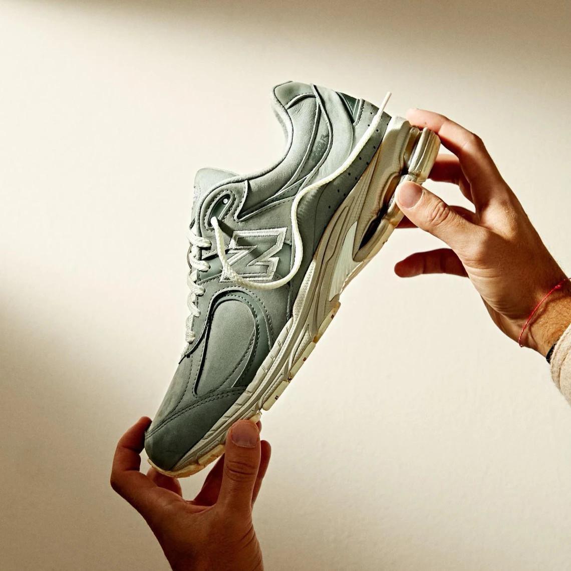 Ronnie Fieg confirme que les New Balance 993 et 2002R "Pistachio" seront disponibles pour le Black Friday. Ronnie Fieg confirme que les New Balance 993 et 2002R "Pistachio" seront disponibles pour le Black Friday.