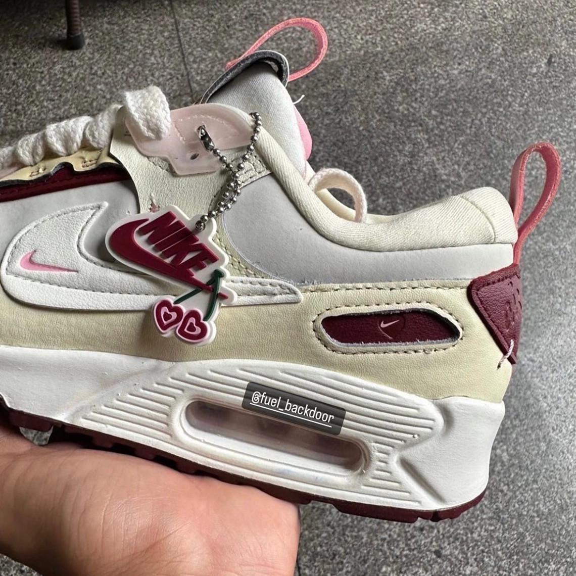 La Nike Air Max 90 Futura propose sa propre version pour la Saint Valentin. La Nike Air Max 90 Futura propose sa propre version pour la Saint Valentin.