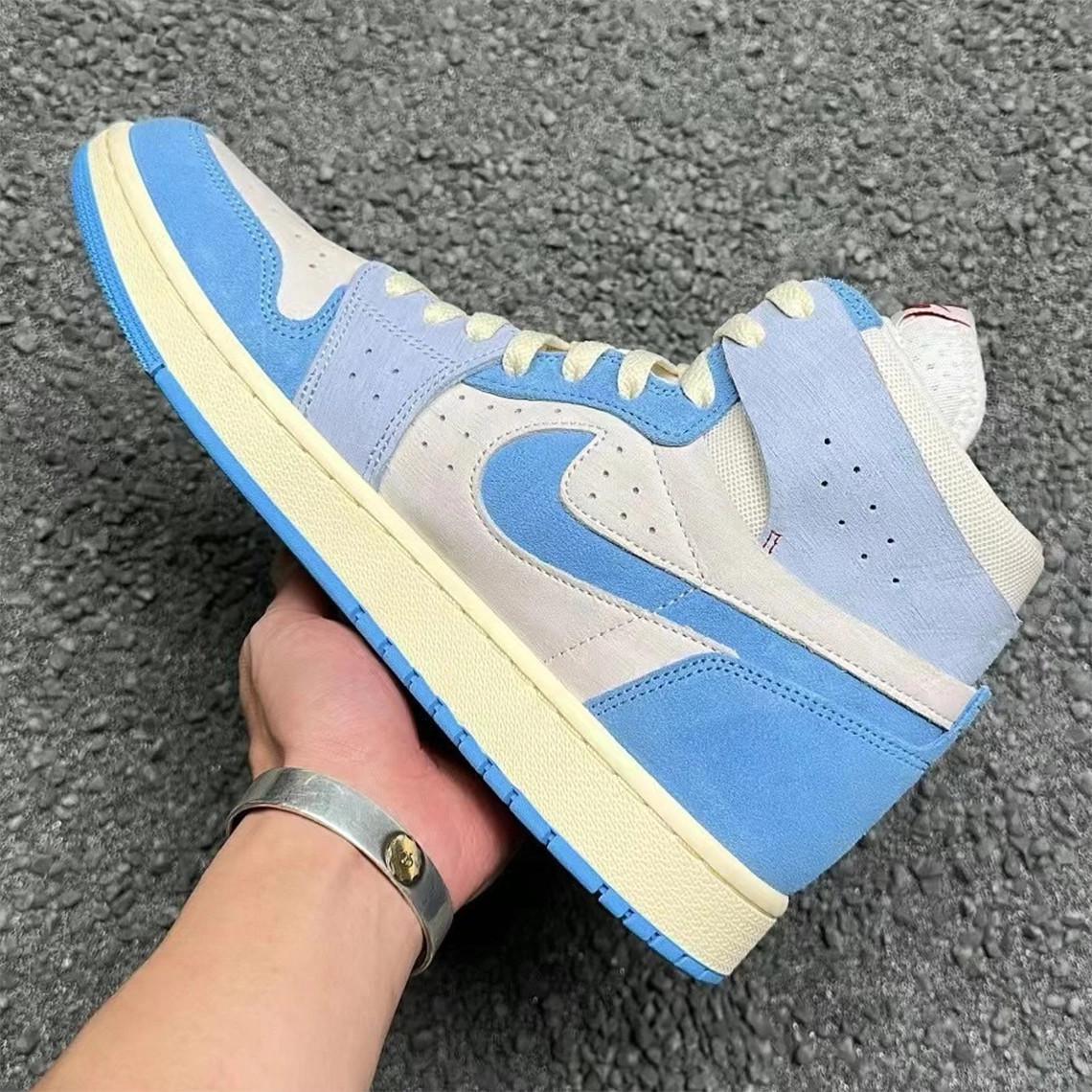 L'Air Jordan 1 Zoom CMFT 2 revient à un rembourrage standard de la cheville. L'Air Jordan 1 Zoom CMFT 2 revient à un rembourrage standard de la cheville.