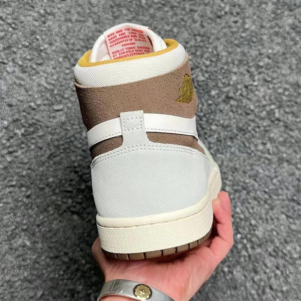 L'Air Jordan 1 Zoom CMFT 2 revient à un rembourrage standard de la cheville.