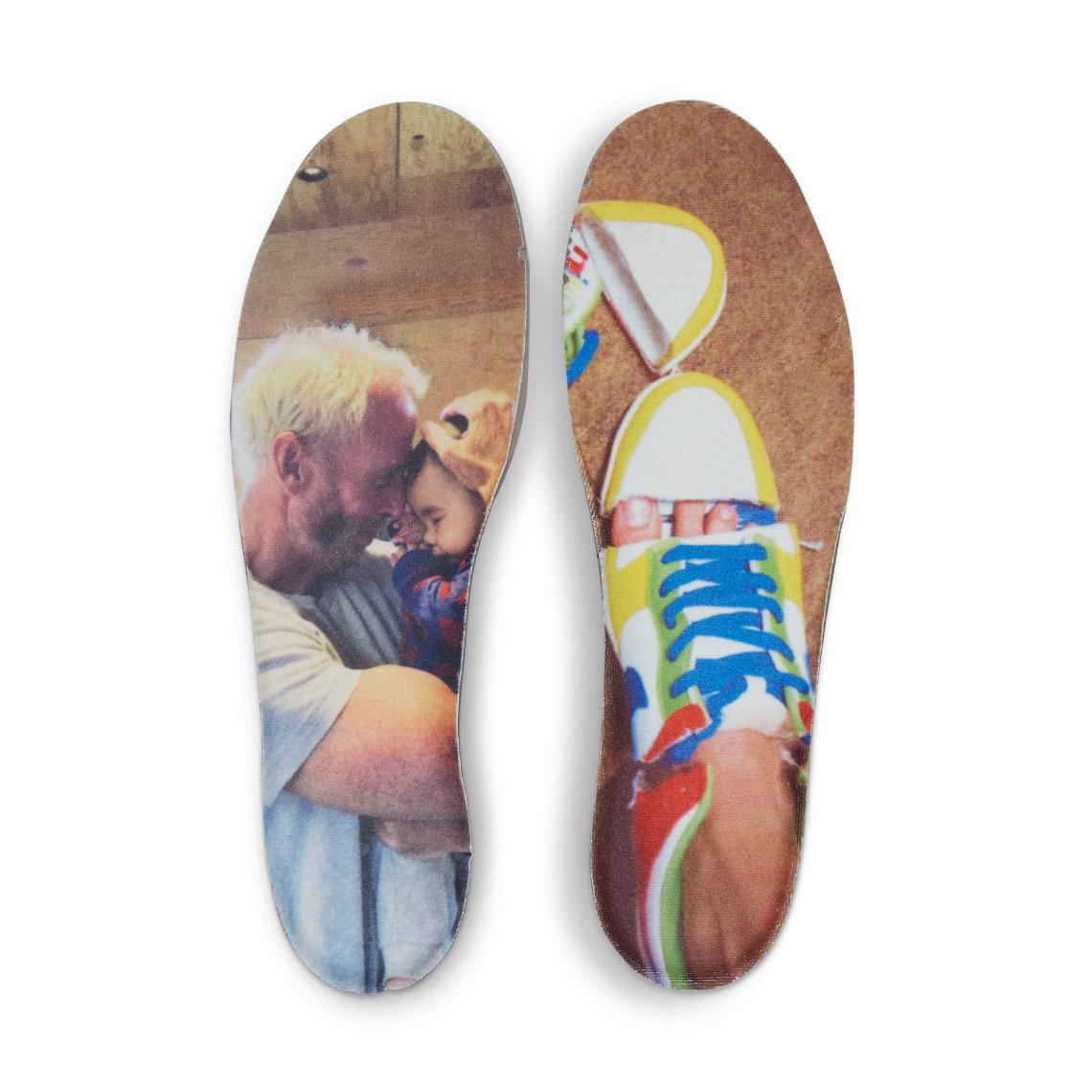 L'héritage de Sandy Bodecker se poursuit avec la vente aux enchères caritative Nike SB eBay Dunk. L'héritage de Sandy Bodecker se poursuit avec la vente aux enchères caritative Nike SB eBay Dunk.