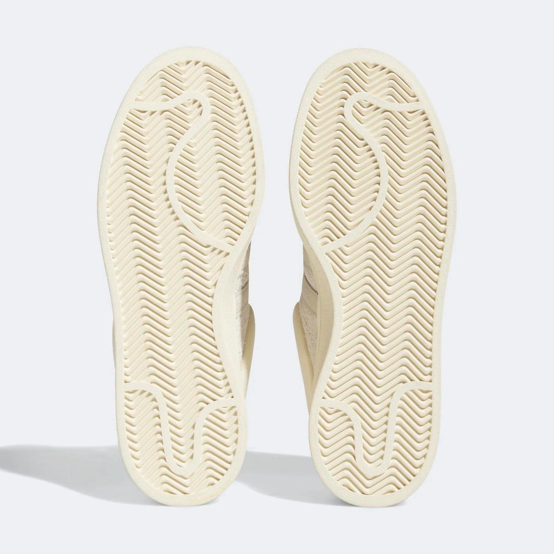 Bad Bunny lance la saison 2023 avec l'adidas Campus "Cloud White". Bad Bunny lance la saison 2023 avec l'adidas Campus "Cloud White".