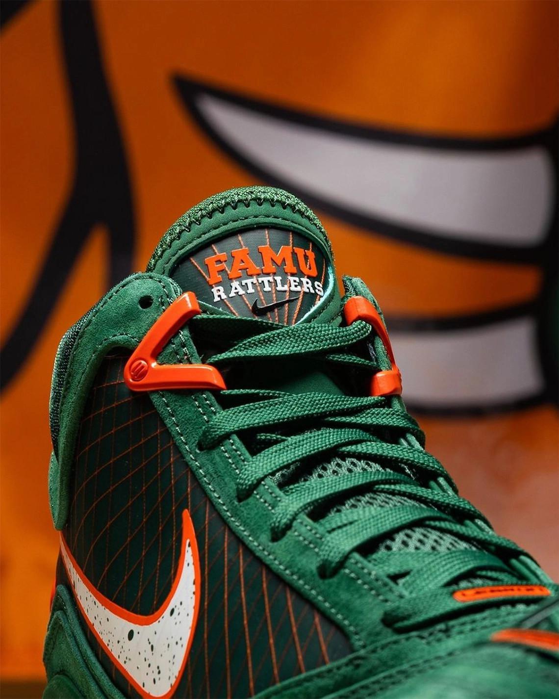 La FAMU reçoit une Nike LeBron 7 "Gorge Green". La FAMU reçoit une Nike LeBron 7 "Gorge Green".