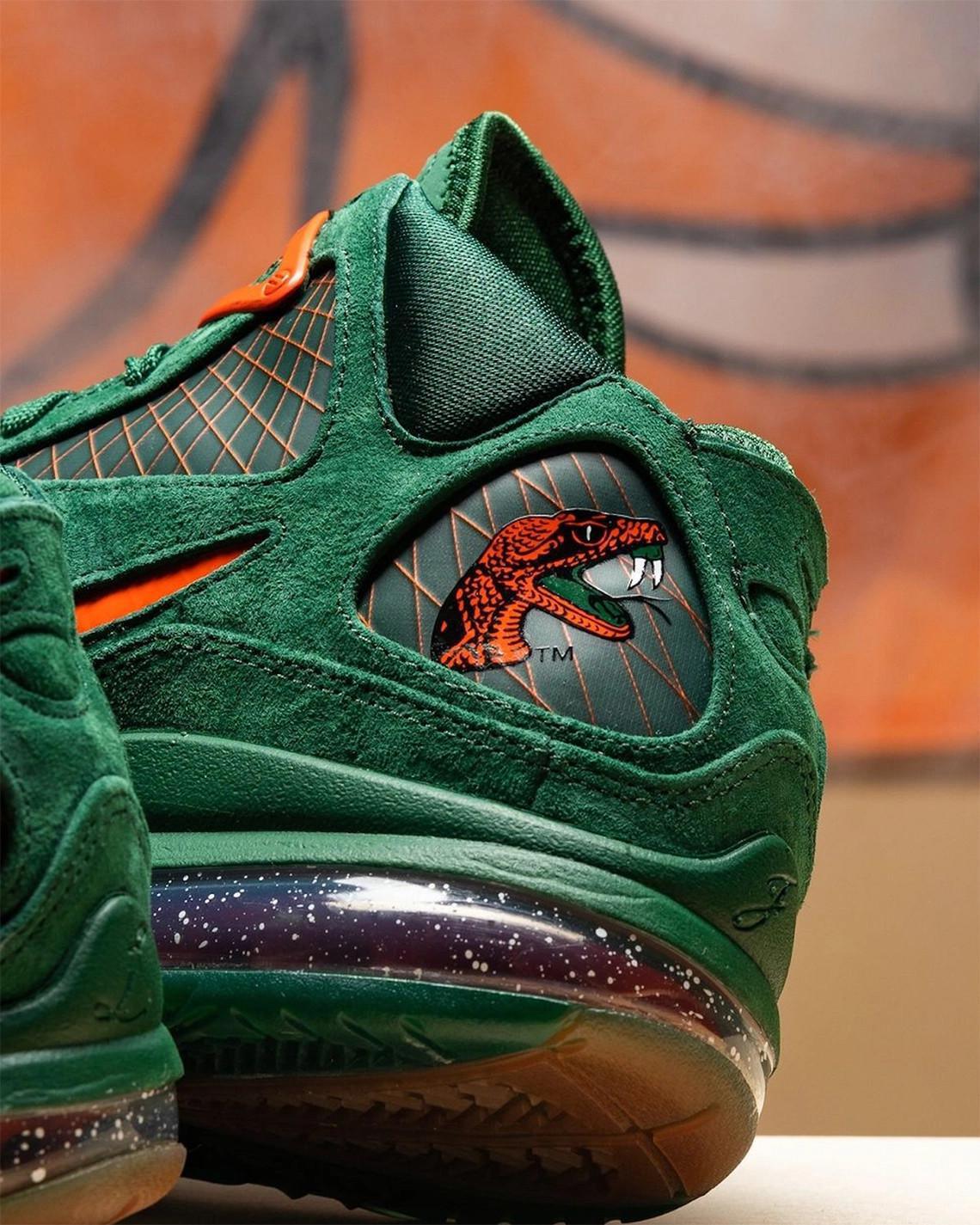 La FAMU reçoit une Nike LeBron 7 "Gorge Green". La FAMU reçoit une Nike LeBron 7 "Gorge Green".