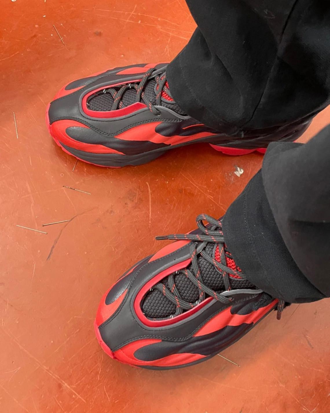 KANGHYUK annonce une collaboration avec Reebok DMX Run 6 Modern au milieu du Lookbook FW23. KANGHYUK annonce une collaboration avec Reebok DMX Run 6 Modern au milieu du Lookbook FW23.
