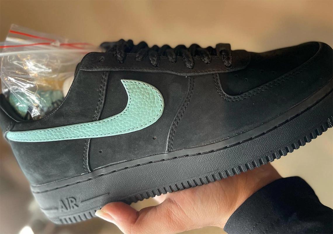 La entre Tiffany et Nike a été confirmée. La entre Tiffany et Nike a été confirmée.