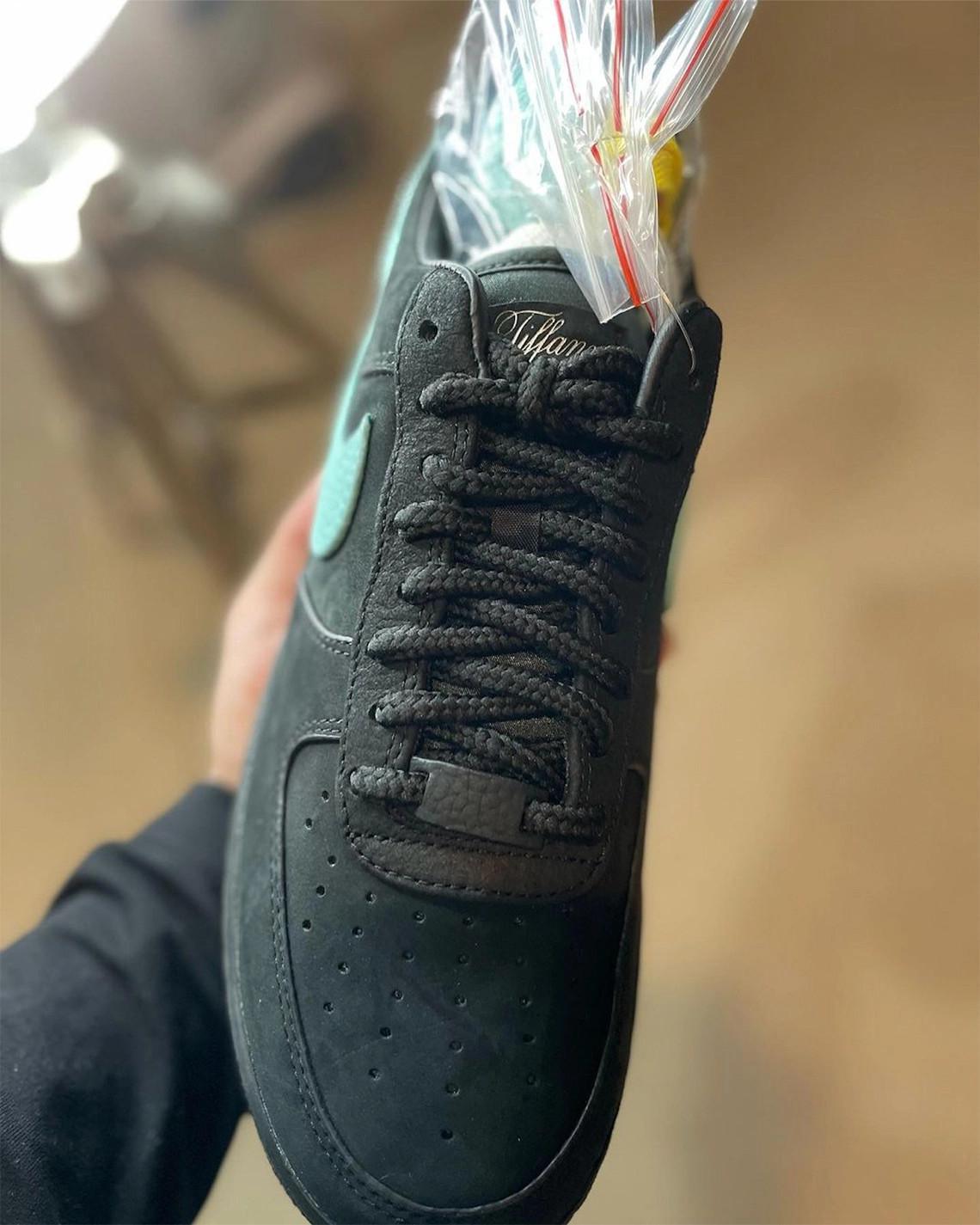 La entre Tiffany et Nike a été confirmée. La entre Tiffany et Nike a été confirmée.