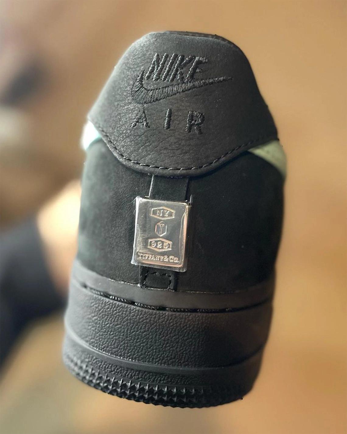 La entre Tiffany et Nike a été confirmée. La entre Tiffany et Nike a été confirmée.