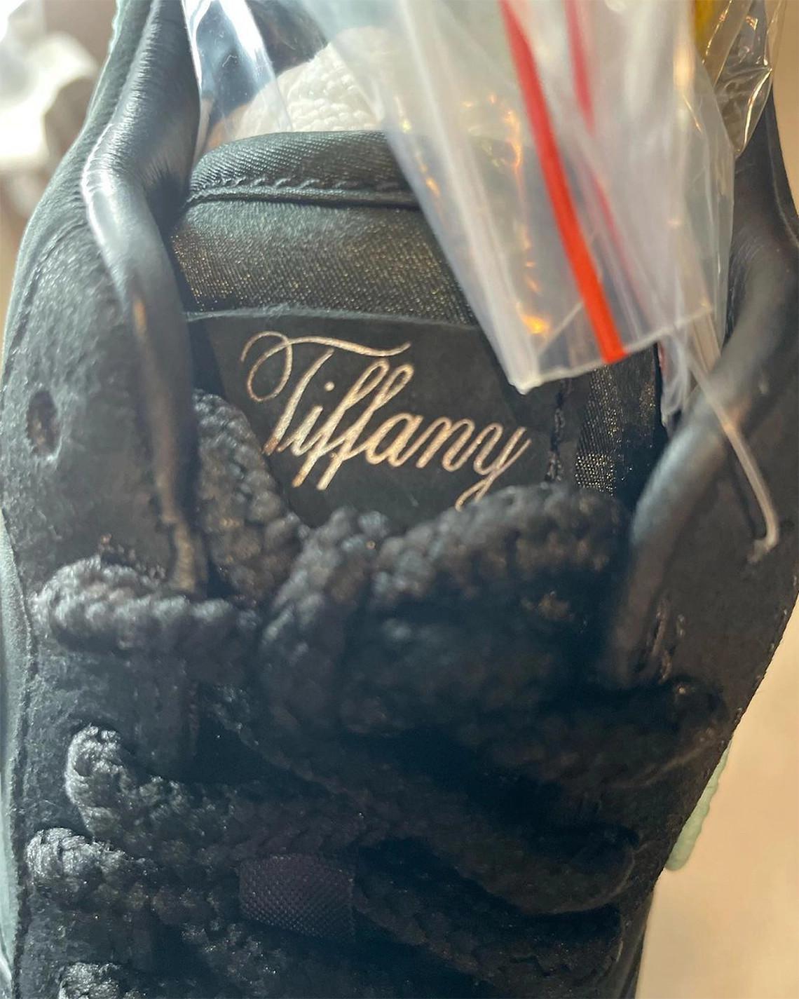 La entre Tiffany et Nike a été confirmée. La entre Tiffany et Nike a été confirmée.