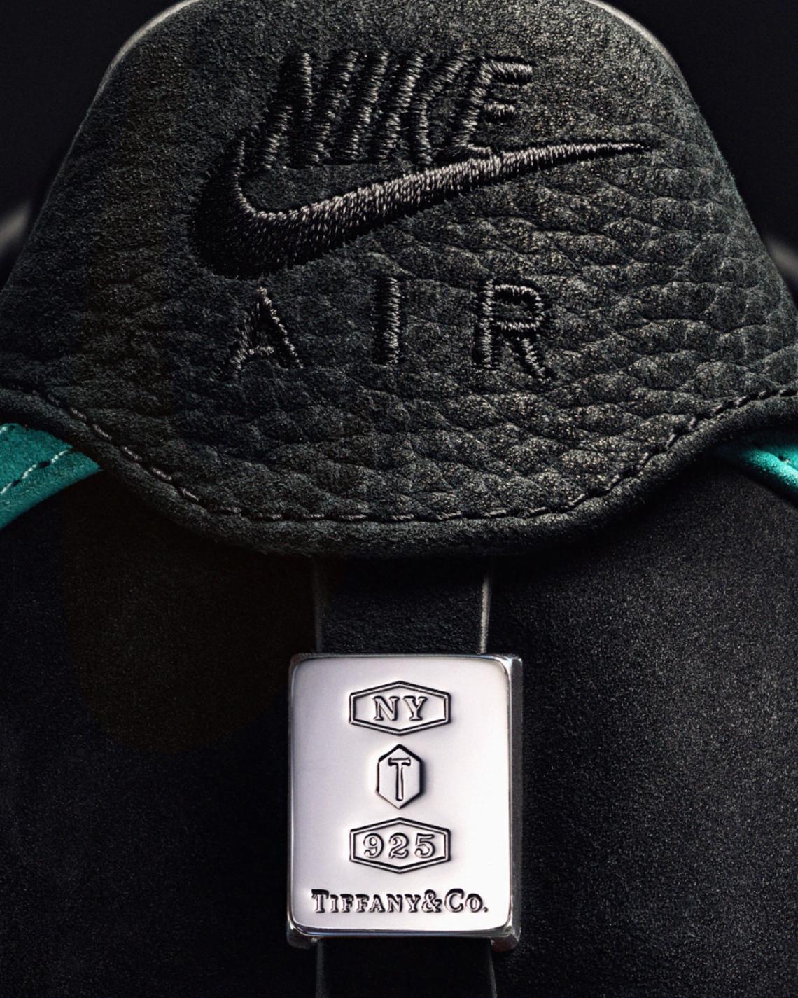 La sortie officielle de l'Air Force 1 Low de Tiffany And Co. x Nike est prévue pour le 7 mars. La sortie officielle de l'Air Force 1 Low de Tiffany And Co. x Nike est prévue pour le 7 mars.