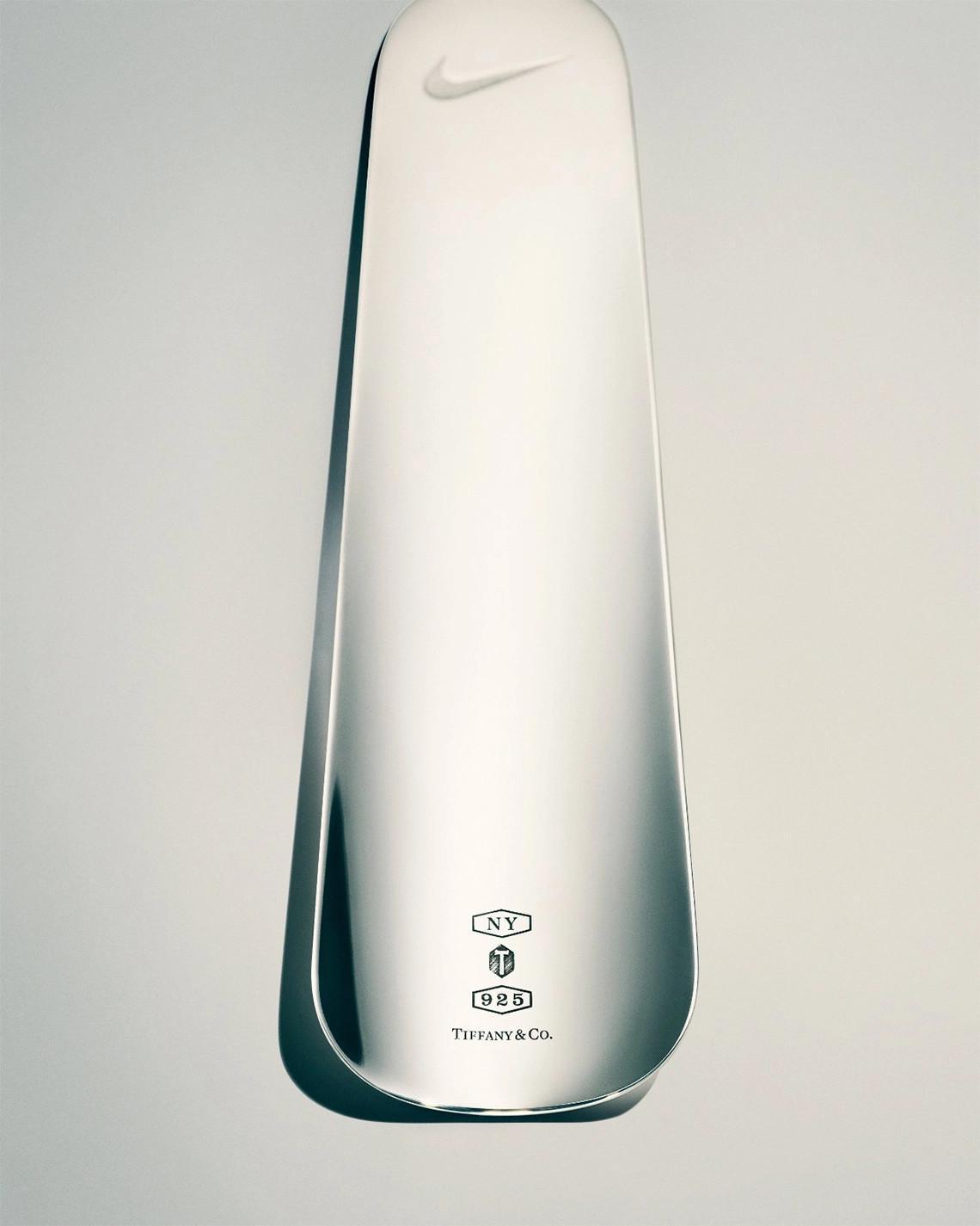 La sortie officielle de l'Air Force 1 Low de Tiffany And Co. x Nike est prévue pour le 7 mars. La sortie officielle de l'Air Force 1 Low de Tiffany And Co. x Nike est prévue pour le 7 mars.