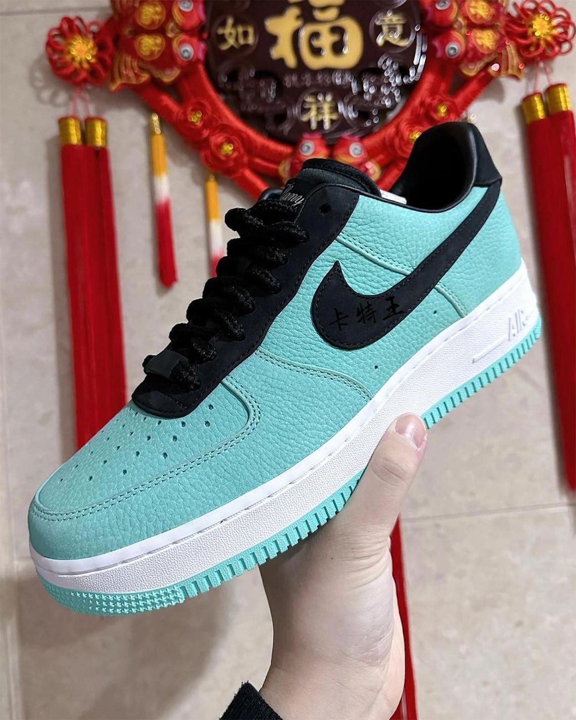 Tiffany & Co. x Nike Air Force 1 Low apparaît dans son bleu Pantone 1837 Tiffany & Co. x Nike Air Force 1 Low apparaît dans son bleu Pantone 1837
