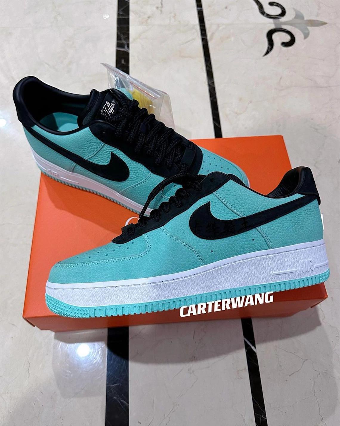 Tiffany & Co. x Nike Air Force 1 Low apparaît dans son bleu Pantone 1837 Tiffany & Co. x Nike Air Force 1 Low apparaît dans son bleu Pantone 1837