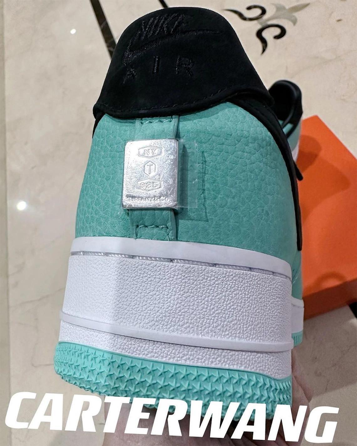 Tiffany & Co. x Nike Air Force 1 Low apparaît dans son bleu Pantone 1837 Tiffany & Co. x Nike Air Force 1 Low apparaît dans son bleu Pantone 1837