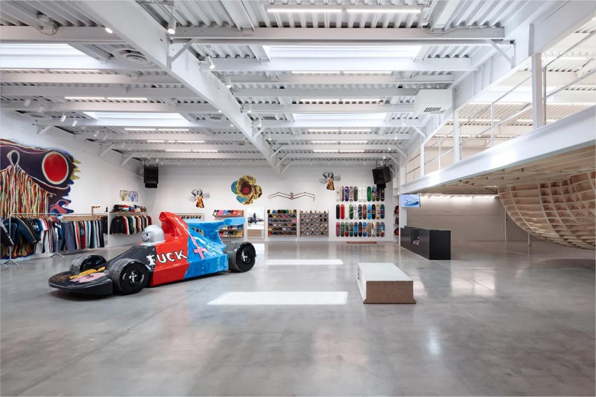 Un aperçu du nouveau magasin Supreme à Los Angeles Un aperçu du nouveau magasin Supreme à Los Angeles