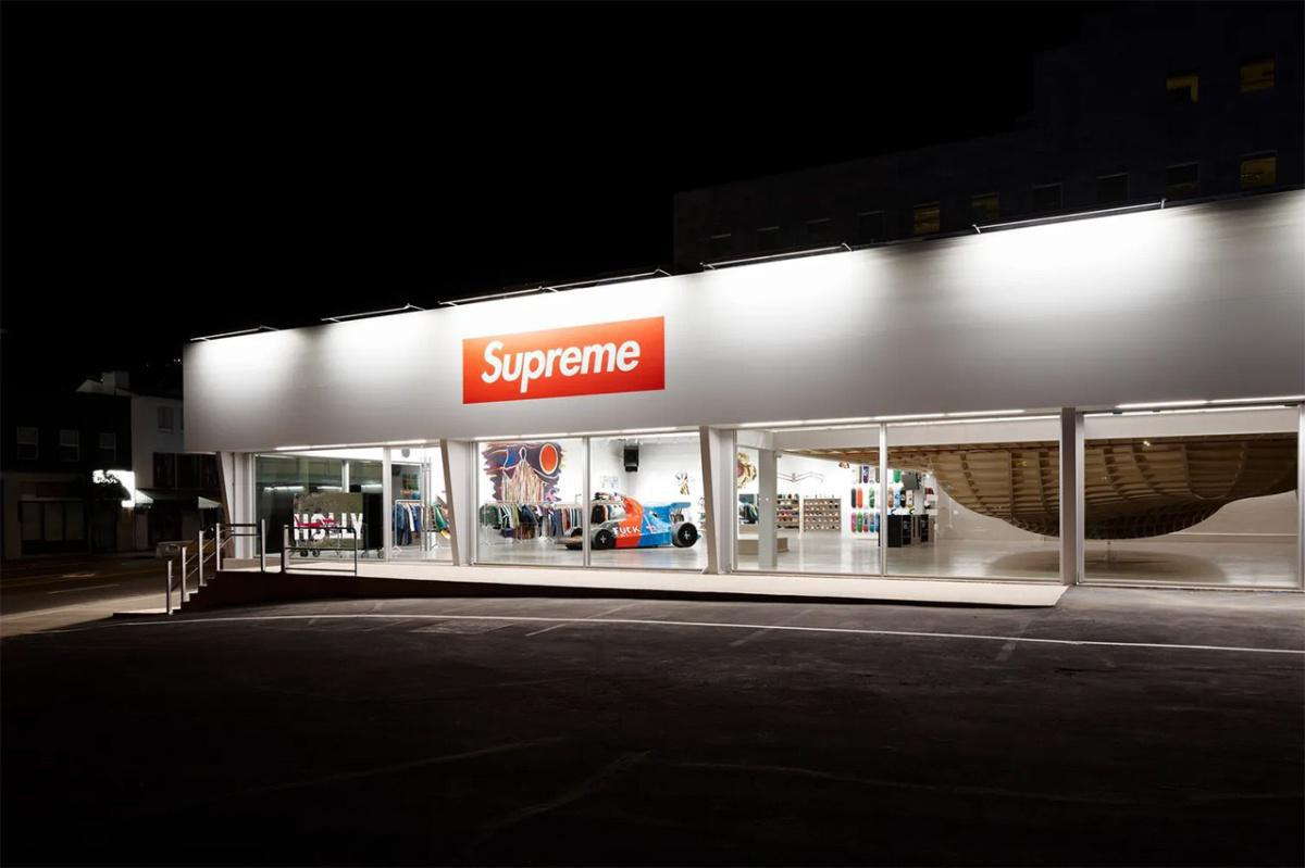 Un aperçu du nouveau magasin Supreme à Los Angeles Un aperçu du nouveau magasin Supreme à Los Angeles