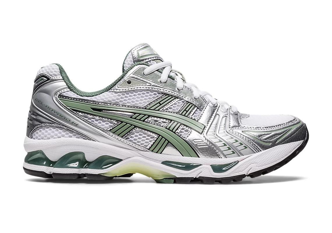 Le GEL-Kayano 14 d'ASICS, approuvé par le JJJJound, est relooké en vert tendre.