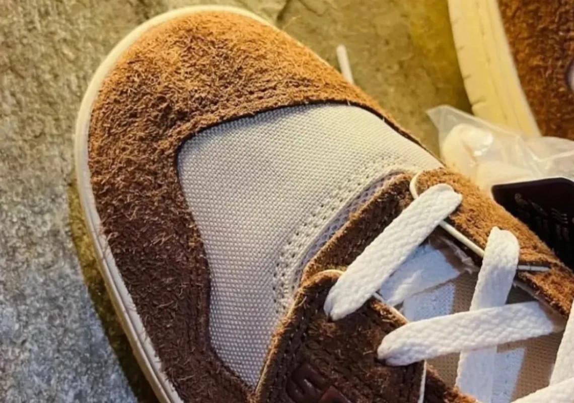 Aimé Leon Dore applique un daim brun à la New Balance 550 avant le printemps. Aimé Leon Dore applique un daim brun à la New Balance 550 avant le printemps.