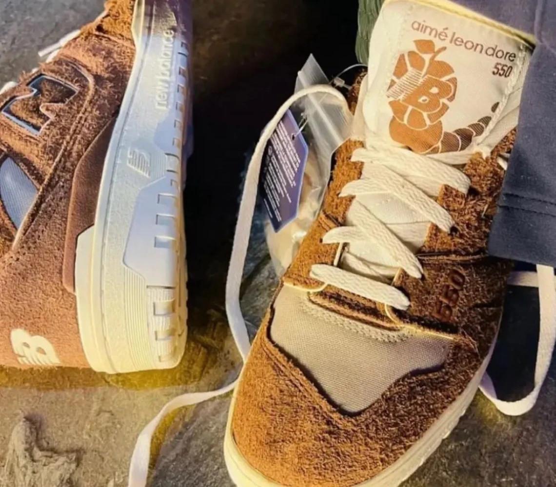 Aimé Leon Dore applique un daim brun à la New Balance 550 avant le printemps. Aimé Leon Dore applique un daim brun à la New Balance 550 avant le printemps.