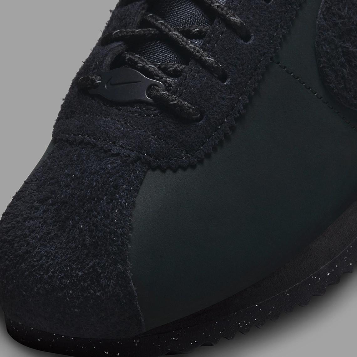 La Nike Cortez 23 reçoit le traitement tout noir