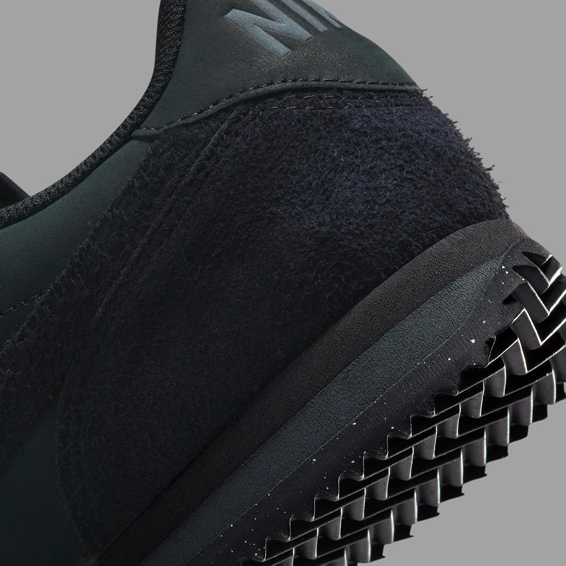La Nike Cortez 23 reçoit le traitement tout noir