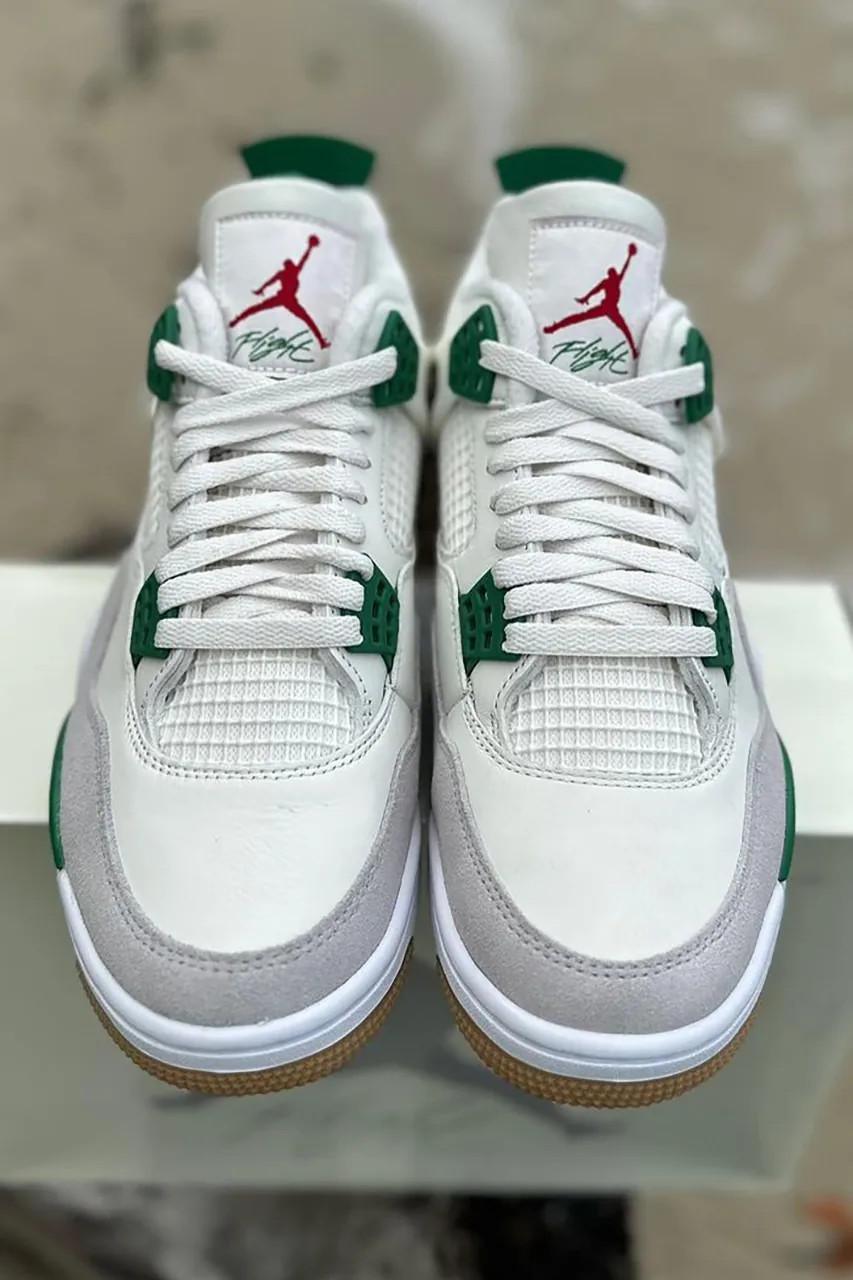 Les premières images de la Nike SB x Air Jordan 4 "Pine Green" sont apparues