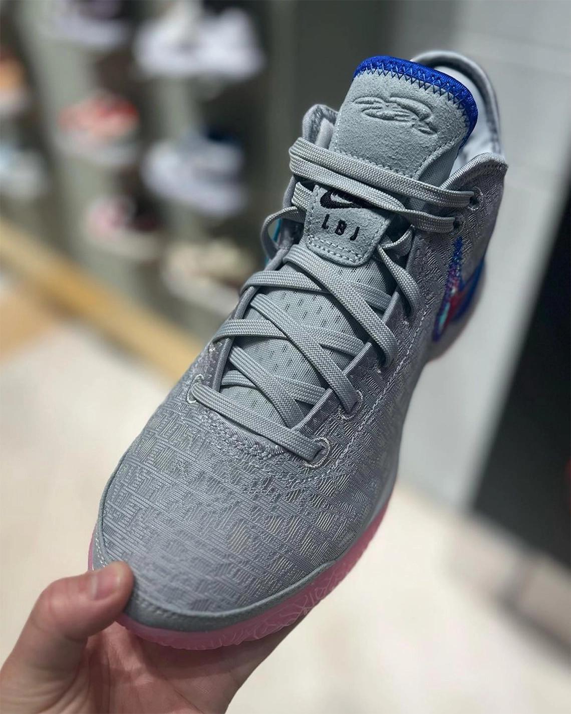 La sortie de la Nike LeBron NXXT Gen "Wolf Grey" est prévue pour le 16 mars.