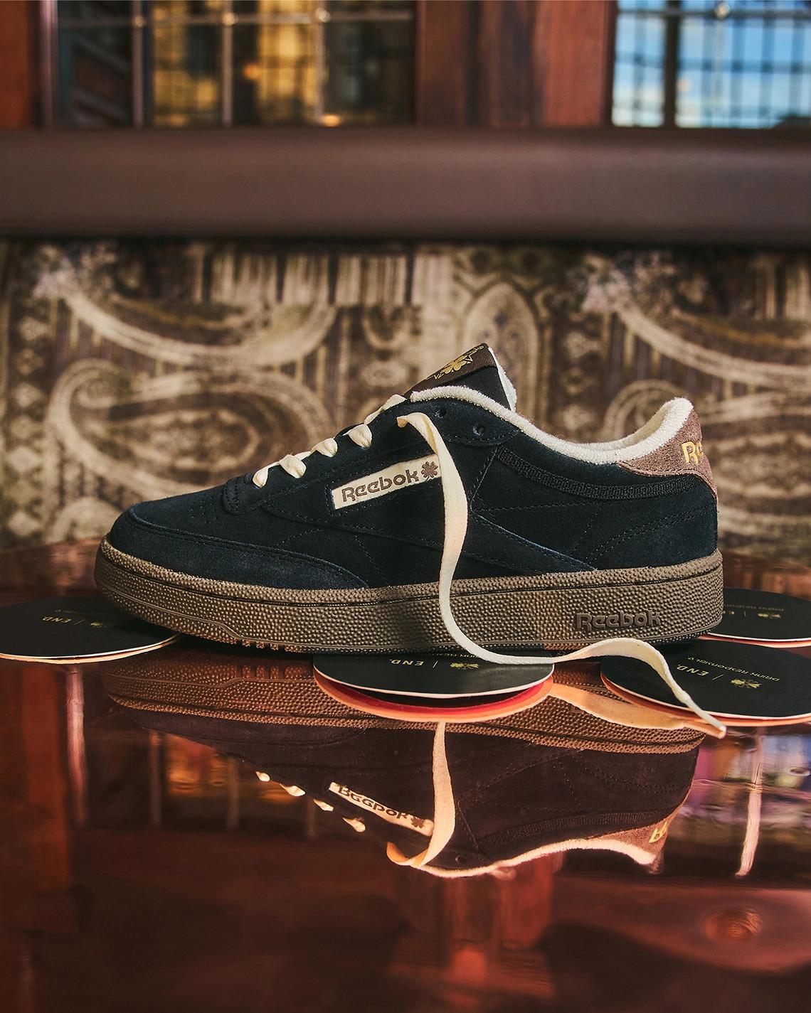 END. Versent une Stout crémeuse pour leur collaboration avec Reebok Club C. END. Versent une Stout crémeuse pour leur collaboration avec Reebok Club C.