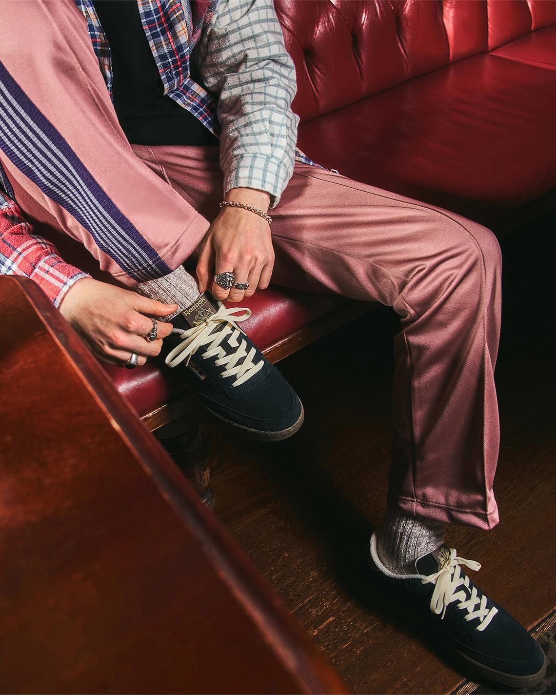 END. Versent une Stout crémeuse pour leur collaboration avec Reebok Club C. END. Versent une Stout crémeuse pour leur collaboration avec Reebok Club C.