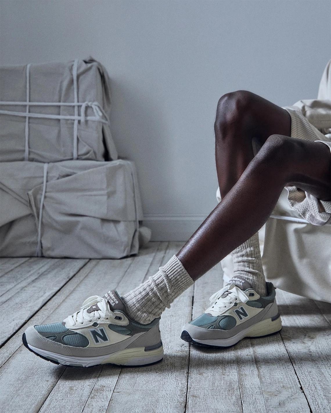 La collection printemps 101 de Kith comprend une New Balance 993 exclusive et sera disponible le 10 mars. La collection printemps 101 de Kith comprend une New Balance 993 exclusive et sera disponible le 10 mars.