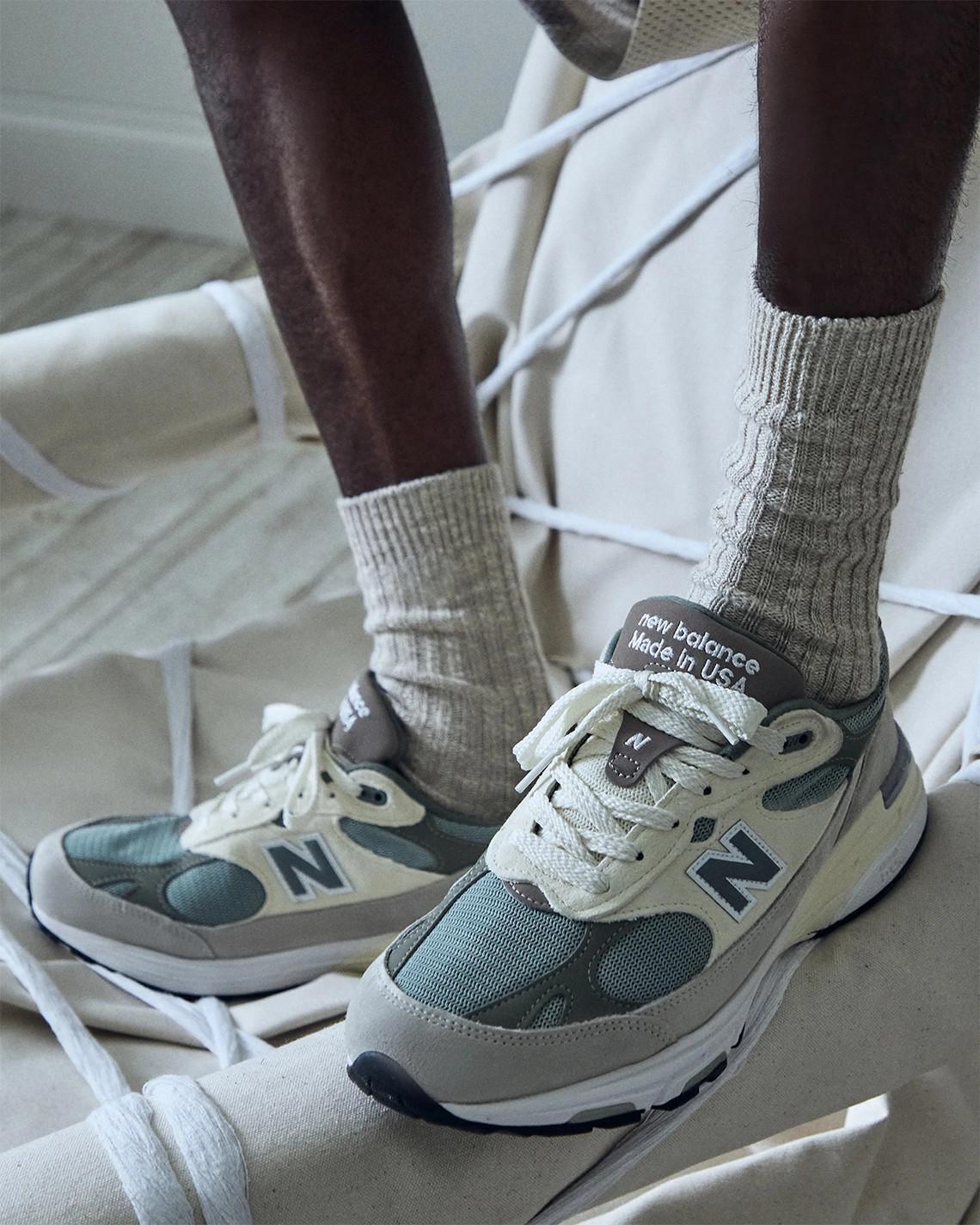 La collection printemps 101 de Kith comprend une New Balance 993 exclusive et sera disponible le 10 mars. La collection printemps 101 de Kith comprend une New Balance 993 exclusive et sera disponible le 10 mars.