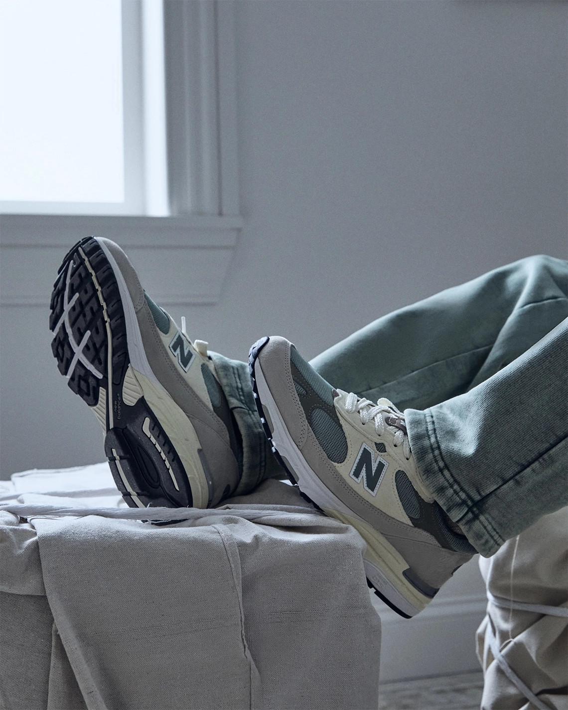 La collection printemps 101 de Kith comprend une New Balance 993 exclusive et sera disponible le 10 mars. La collection printemps 101 de Kith comprend une New Balance 993 exclusive et sera disponible le 10 mars.
